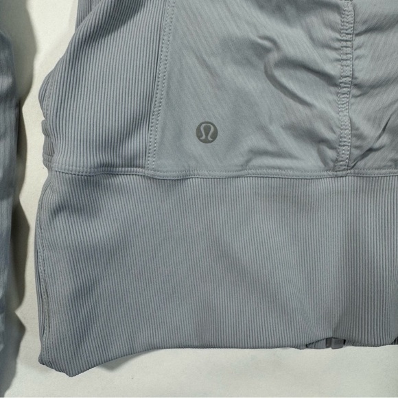 Lululemon In Flux Jacket Silver Fox Size 6 DAMAGED - Picture 6 of 8
